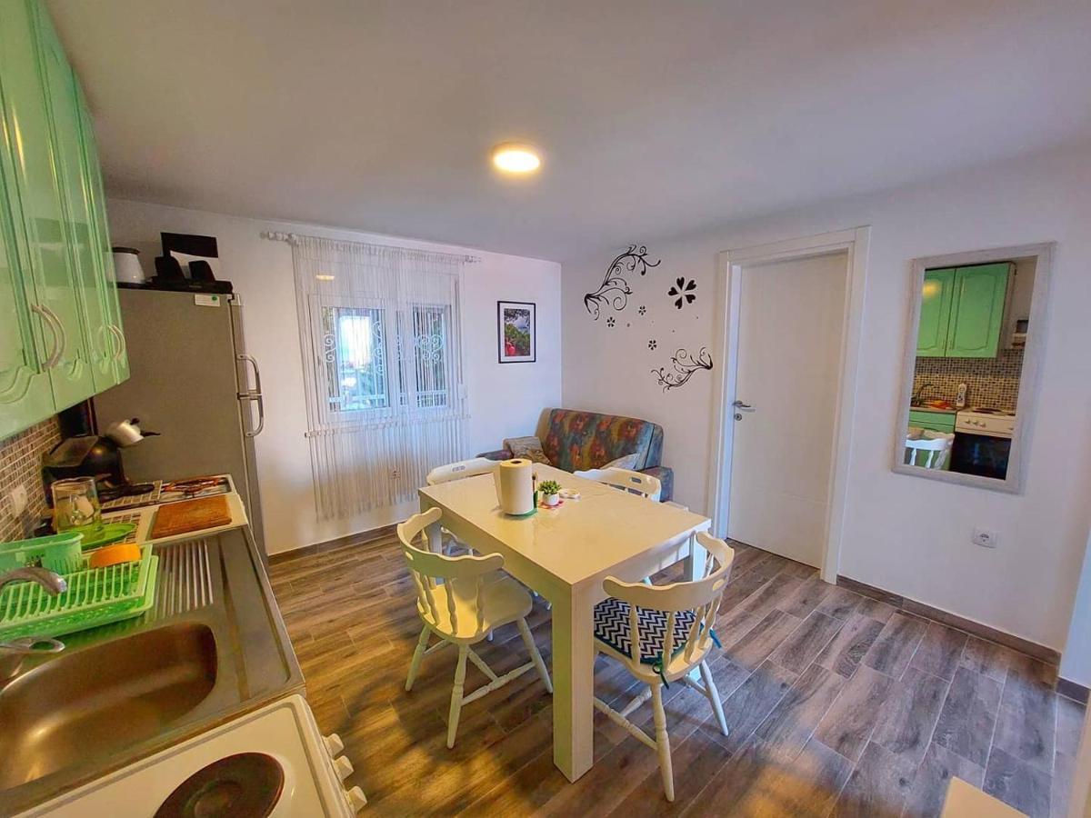 Apartments Marina Утьеха Экстерьер фото