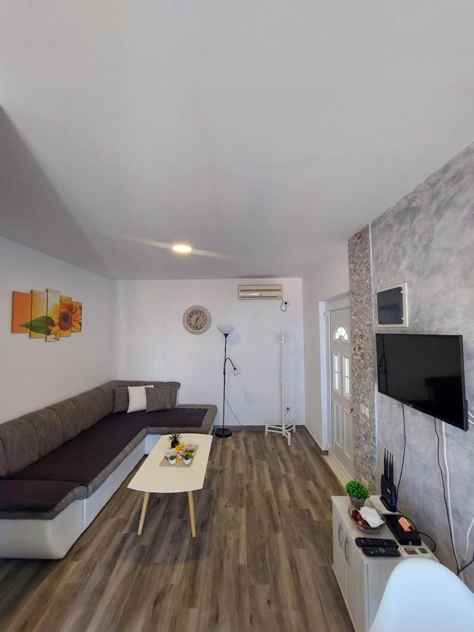 Apartments Marina Утьеха Экстерьер фото
