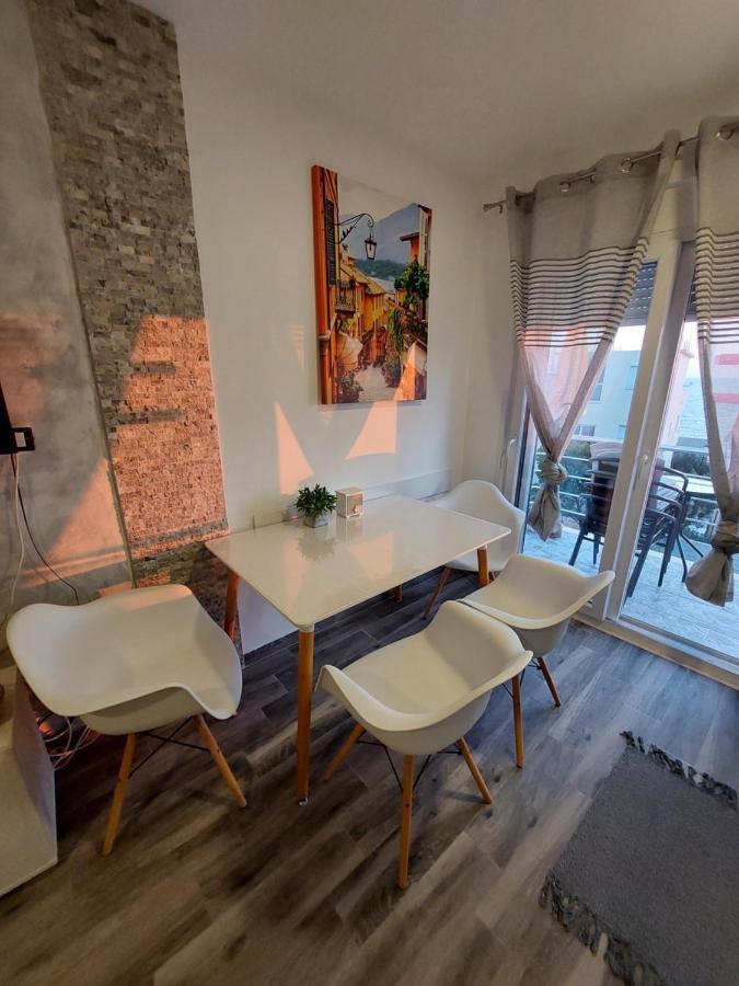 Apartments Marina Утьеха Экстерьер фото