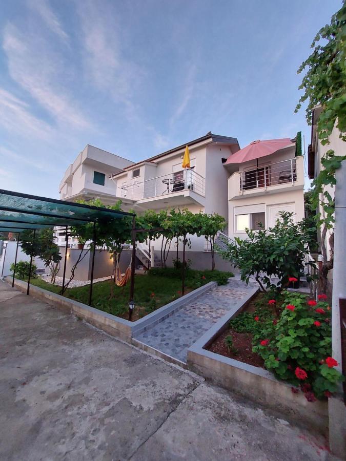 Apartments Marina Утьеха Экстерьер фото